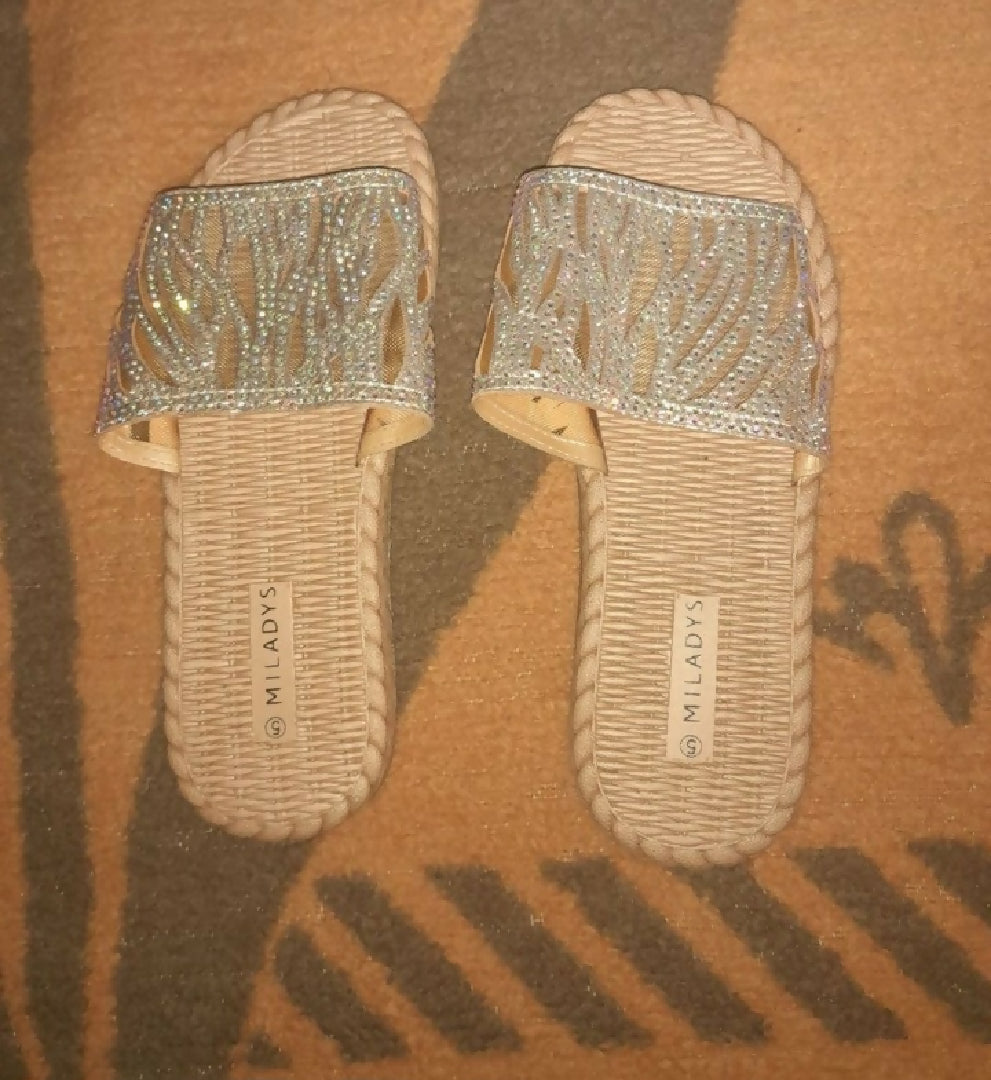Flat sandals
