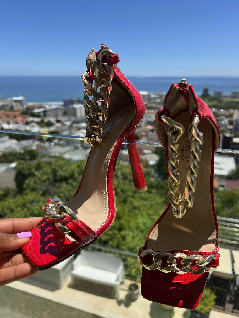 Simmi Gold Chain Heels – WISI-Oi