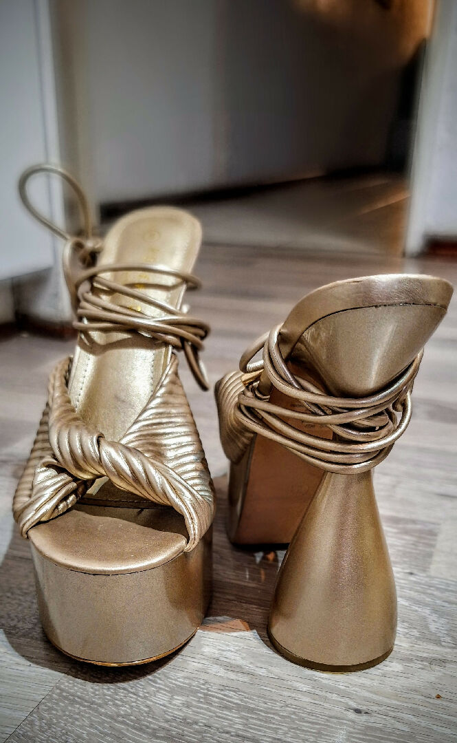 Gold retro lace up platform heels – WISI-Oi