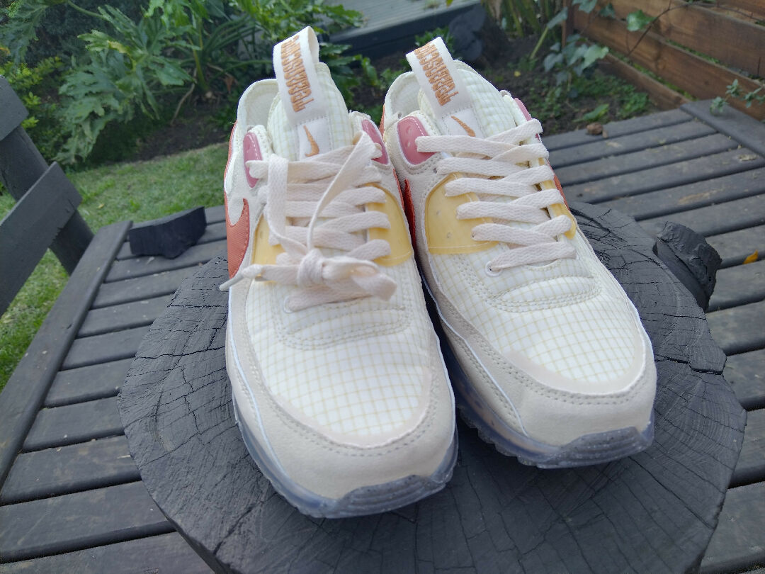 off white air max 90 yellowing