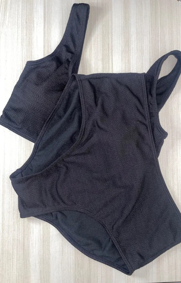 Image of Black bikini, textured pull with no fastening