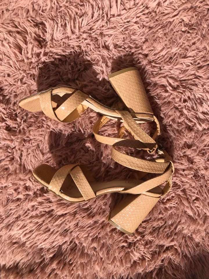 brown heel 1