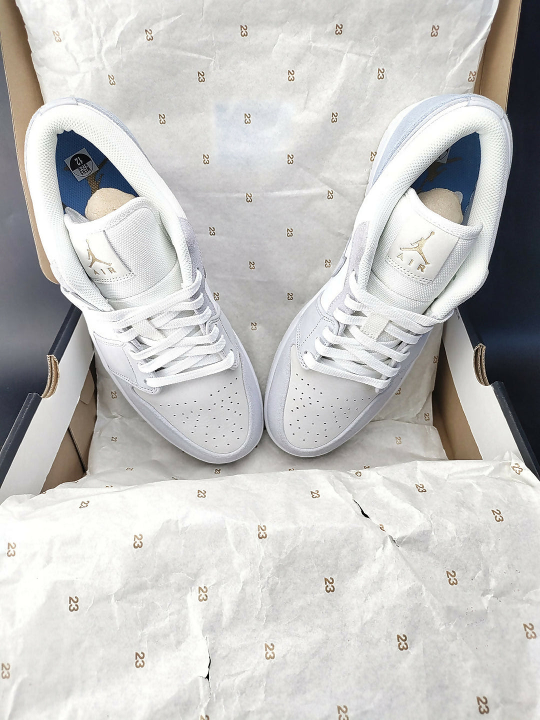 AIRJORDAN1LOW_WHITE_SKYGREY-FOOTBALLGREY_CV3043-100-3