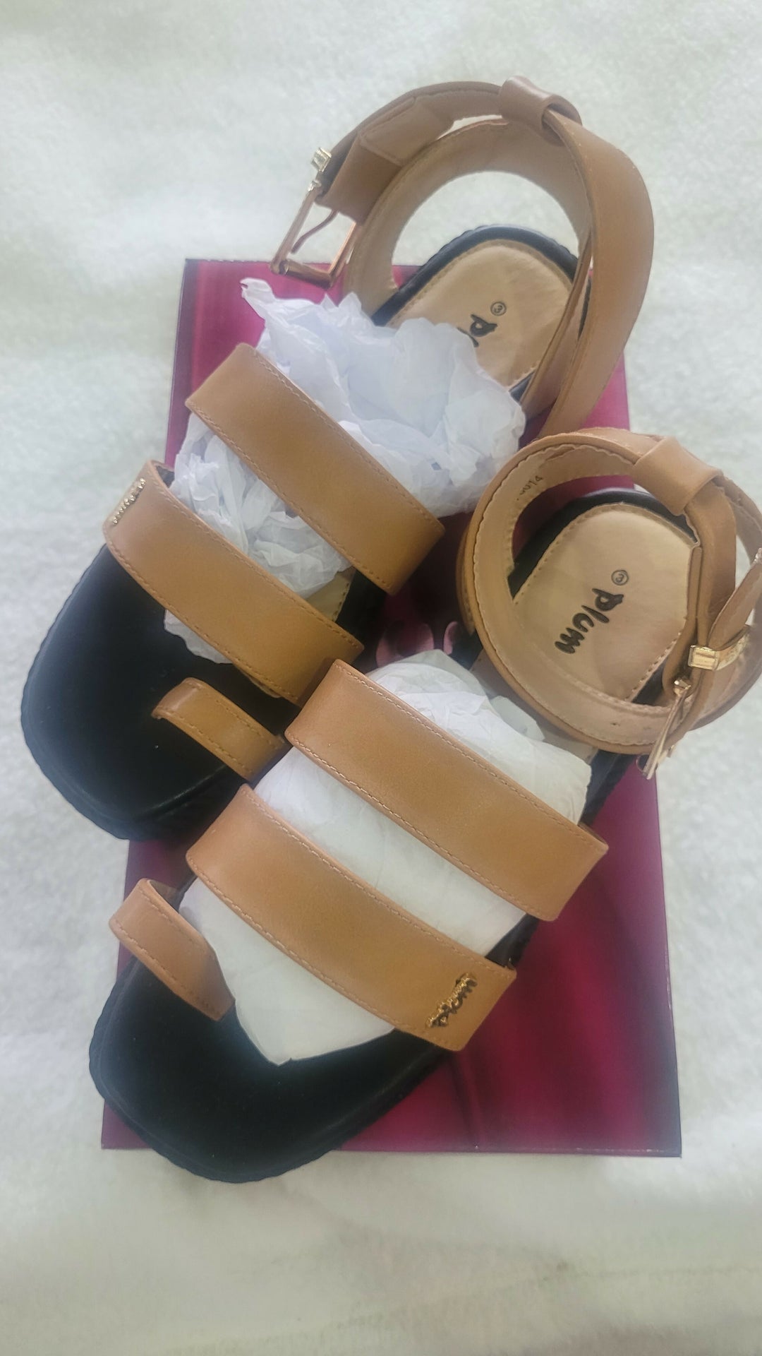 Ladies flat sandal