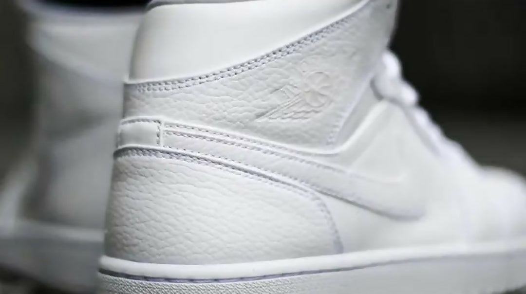 Jordan-1-Mid-Triple-White-Back-Closeup_w672_h672_pad_.jpg_edit_258643881674074