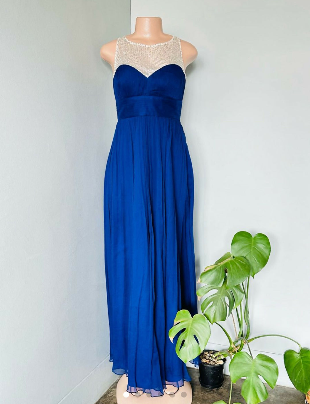 Forever New Embellished Formal Maxi Dress WISI-Oi Forever New Embellished Formal Maxi Dress WISI-Oi