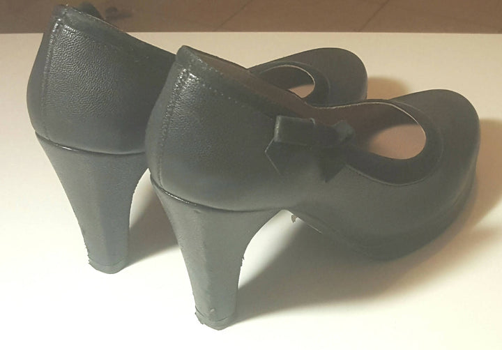 Froggie Black leather heels