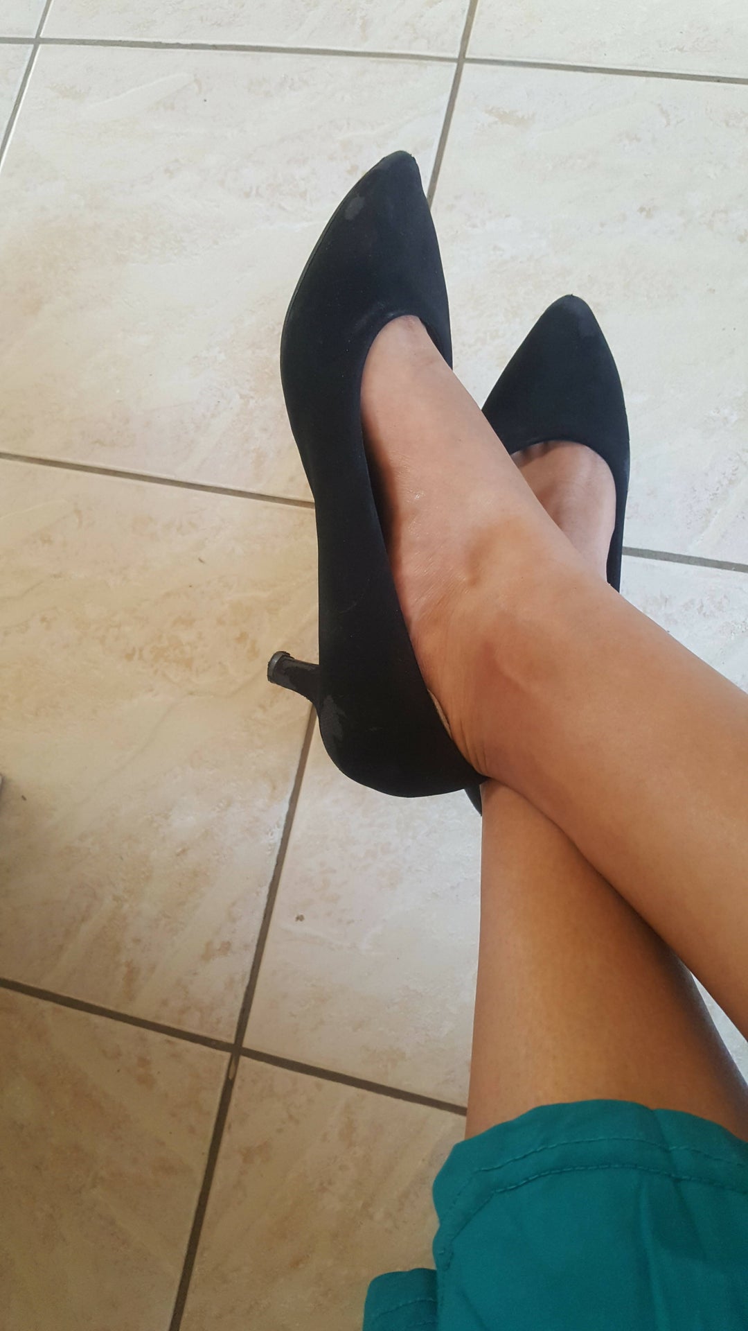 Image of Black Point Toe Kitten Heels