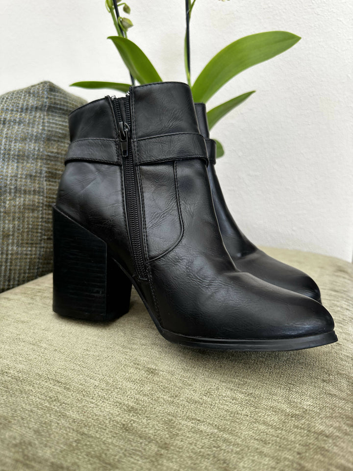 Image of Forever 21 Boots With Heel