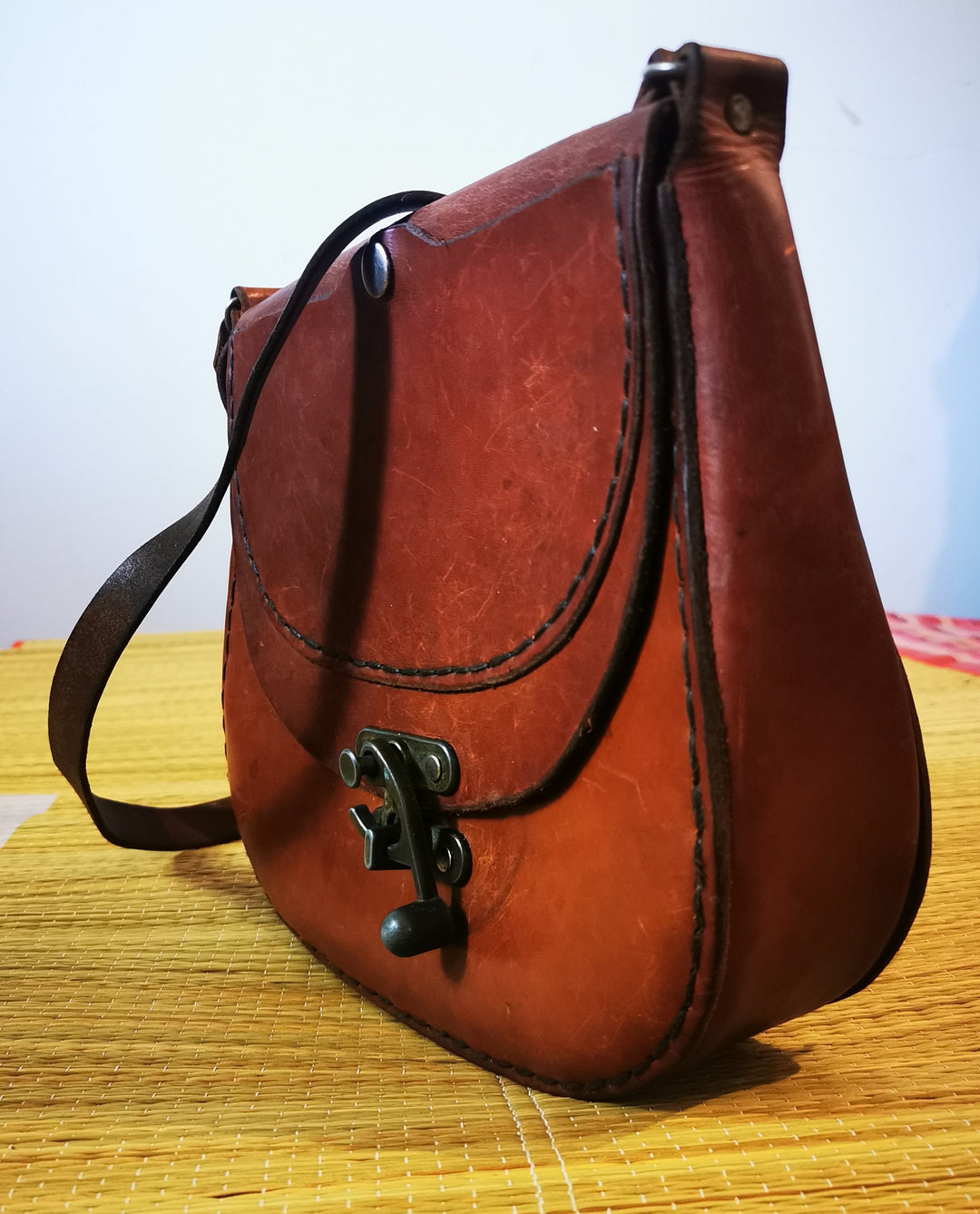 Image of vintage leather handbag 