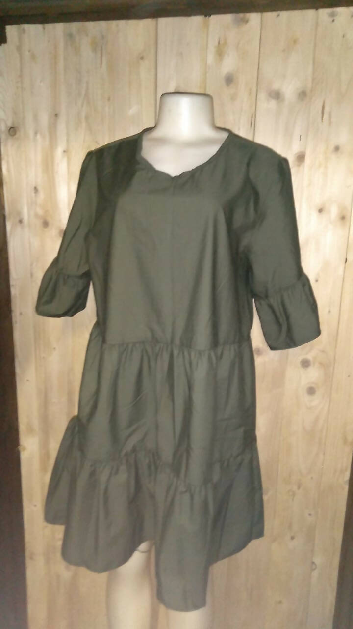 Image of Iq Poplin Tiered Tunic Dress In Olive Green Size 42